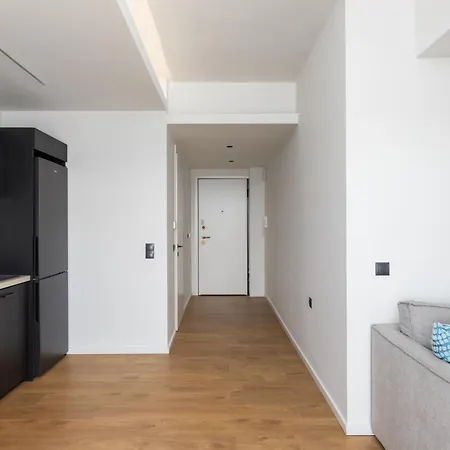 Celine By Halu!, Spacious Next To Business Hub Apartamento Tesalónica